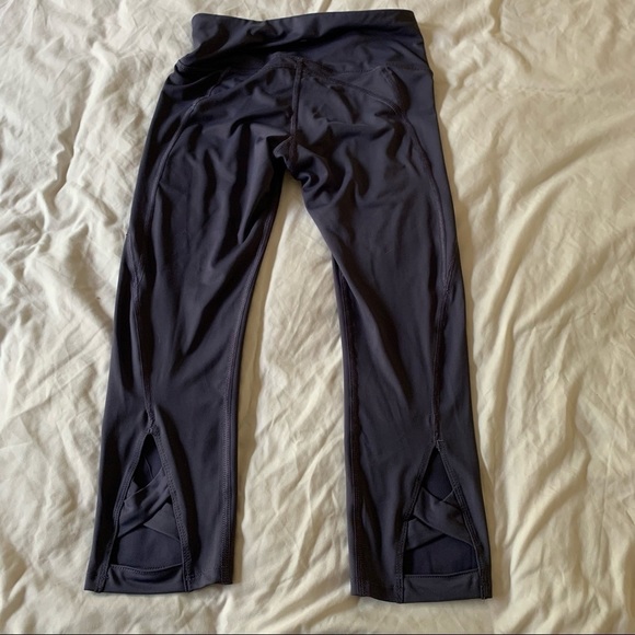 𝅺APANA Charcoal Gray Cropped Leggings With Calf Cutout Detail Size Small (907) - Picture 10 of 10
